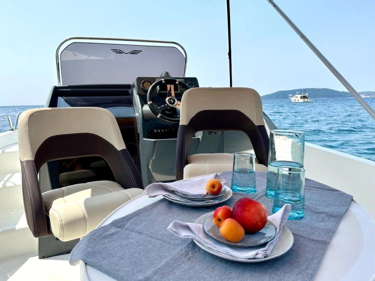 Noleggiare una Bénéteau Flyer 6 SUNdeck a La Seyne-sur-Mer