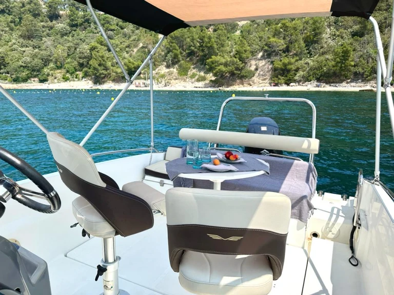 Noleggio barche Bénéteau Flyer 6 SUNdeck a La Seyne-sur-Mer su Samboat