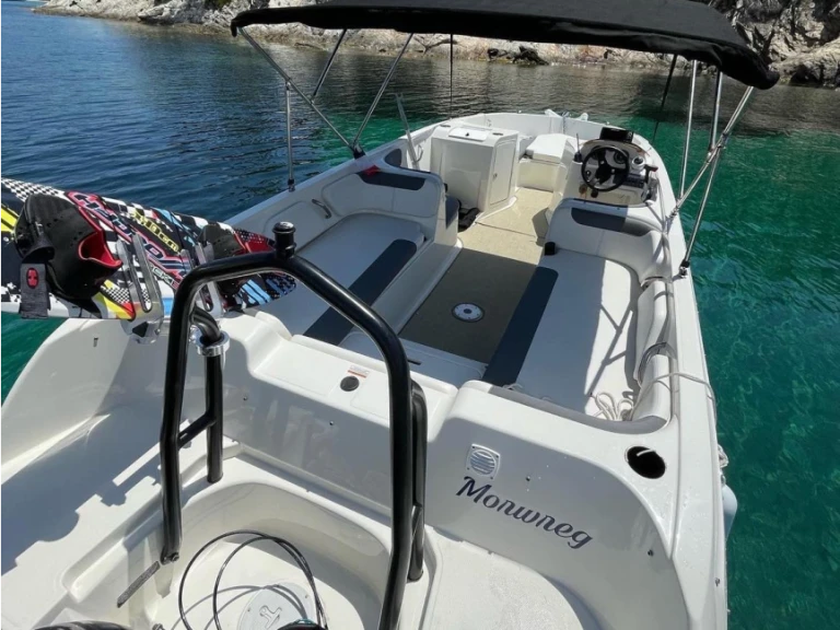 Noleggio Barca a motore con o senza skipper Bayliner a Hyères