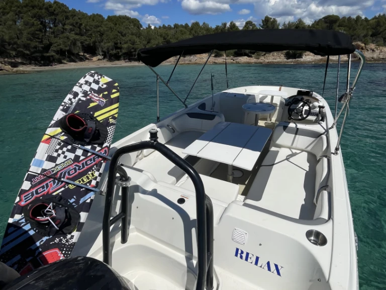 Bayliner Element E7 da affittare a  Hyères