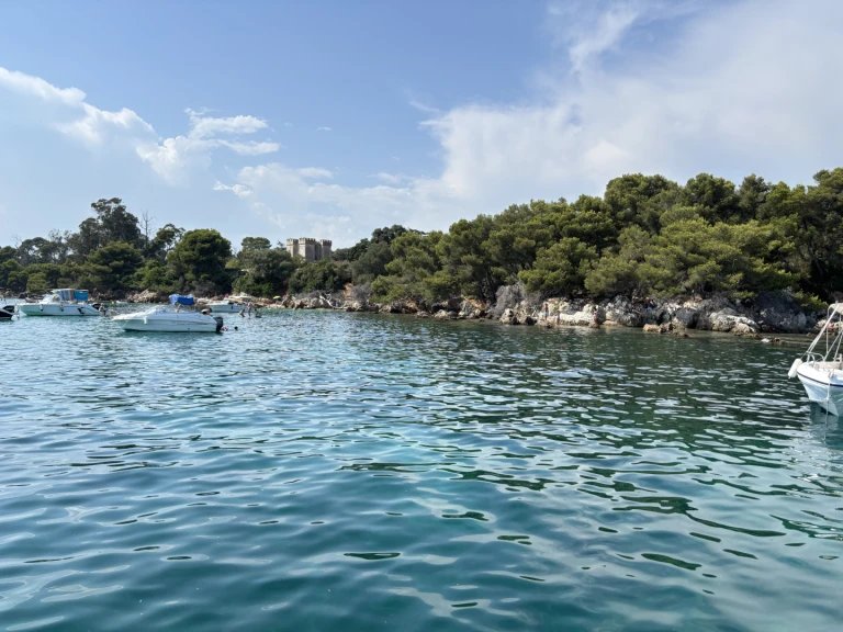 Noleggio Barca a motore Jeanneau con patente nautica