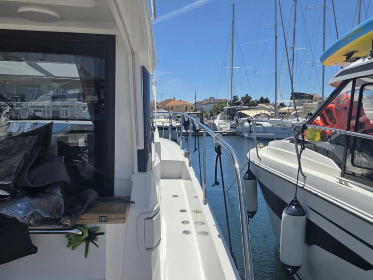 Noleggio Barca a motore con o senza skipper Sealine a Zaravecchia (Biograd)