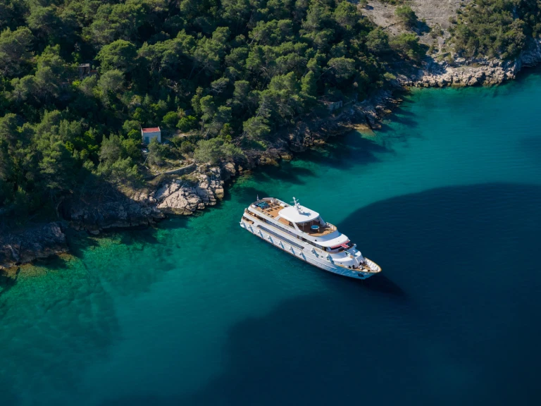 Noleggio Yacht di lusso Custom Made con patente nautica