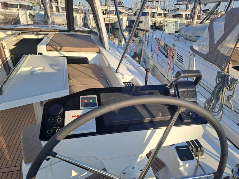 Noleggio barche Álimos economico Oceanis 52 - 6 cab.