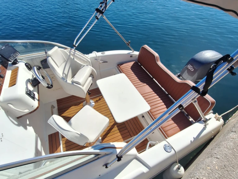 Noleggiare una Sessa Marine Oyster 20 a Marsiglia