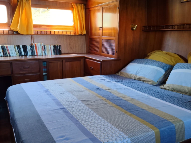 Noleggio Barca a motore MODERN BOAT con patente nautica
