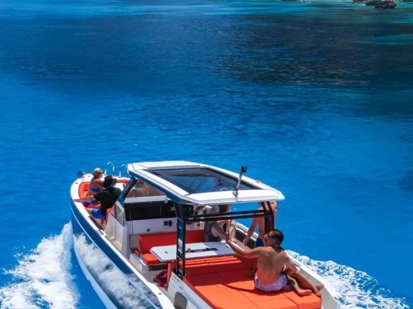 Noleggio Barca a motore a Cala Gonone – De Antonio Yacht D29 De Antonio Yacht D29