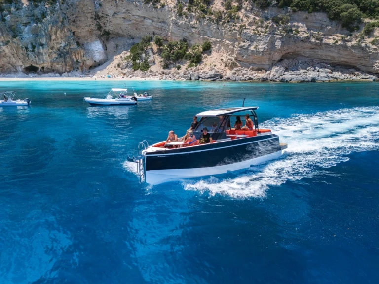 Noleggio Barca a motore con o senza skipper De Antonio Yacht D29 a Cala Gonone