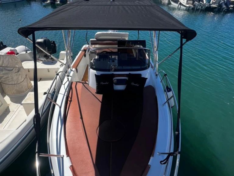 Barca a motore a noleggio a Cala Vadella al miglior prezzo