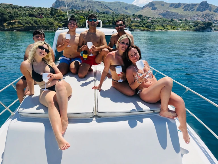 Noleggio Barca a motore con o senza skipper aztec a Cefalù