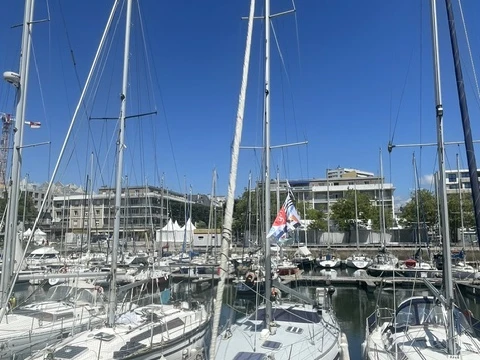 Noleggio Barca a vela Comar-Yachts con patente nautica