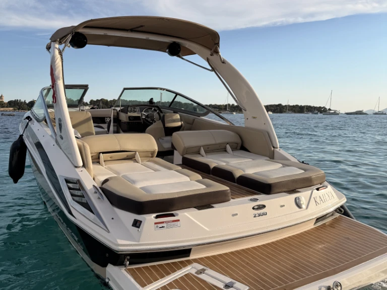 Noleggio Barca a motore a Mandelieu-la-Napoule – Régal Regal 2300
