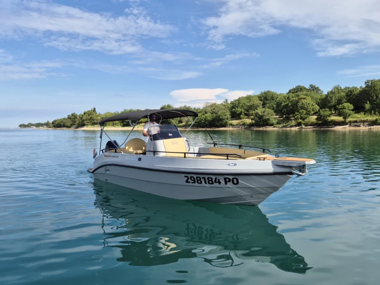 Barca a motore a noleggio a Parenzo (Poreč) al miglior prezzo