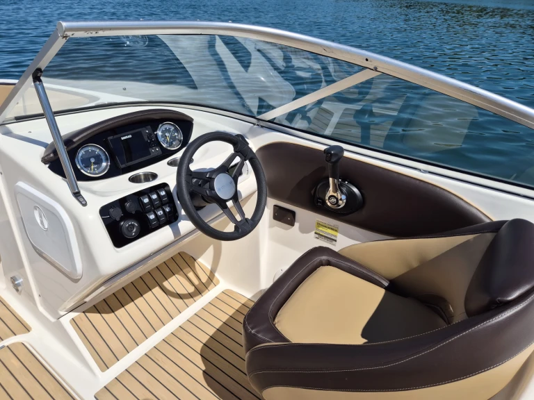 Noleggio a Parenzo (Poreč) – Bayliner Bayliner 249 SD su SamBoat