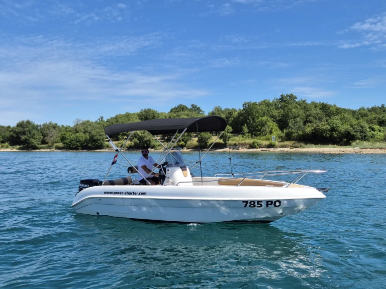 Barca a motore a noleggio a Parenzo (Poreč) al miglior prezzo