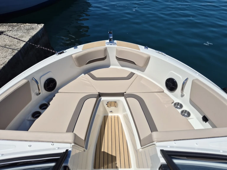 Bayliner VR6 OB da affittare a  Parenzo (Poreč)