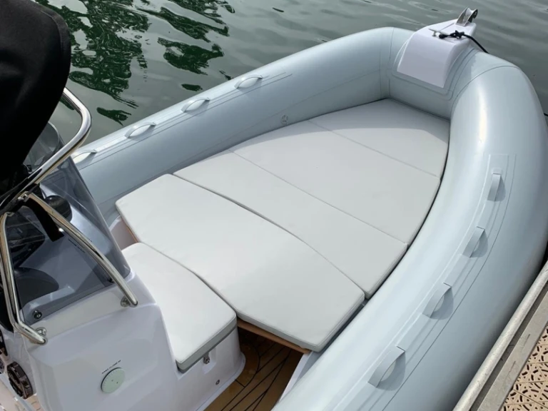 Noleggio barche Capelli Tempest 630 a Le Lavandou su Samboat