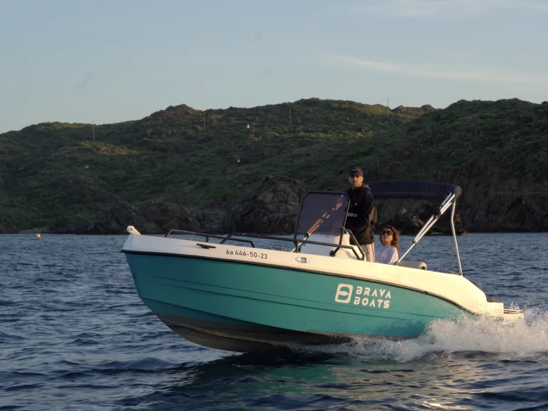 Noleggiare una BravaBoats BF 470 a Roses