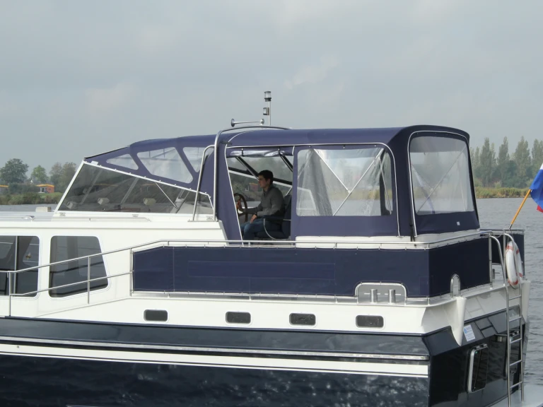Noleggio Barca a motore privateer con patente nautica