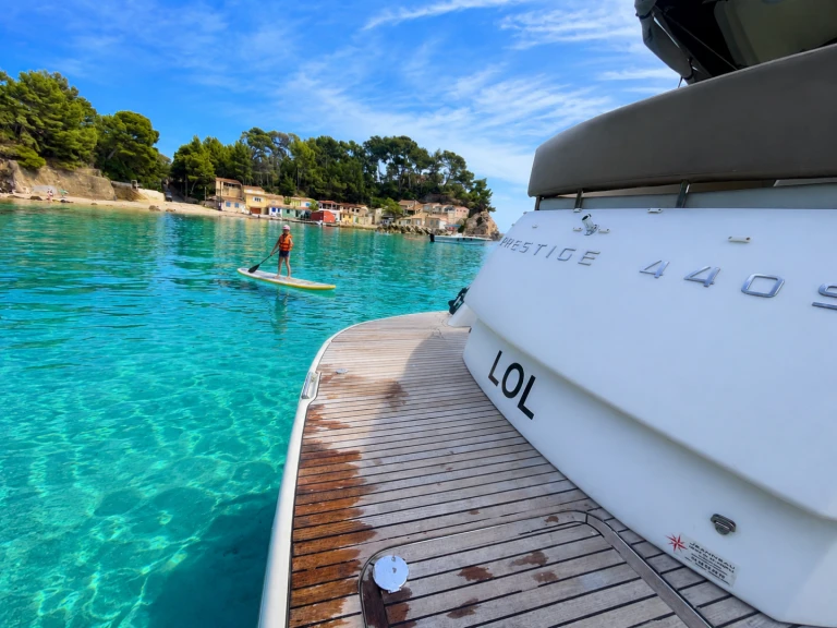 Noleggio Yacht di lusso Jeanneau con patente nautica