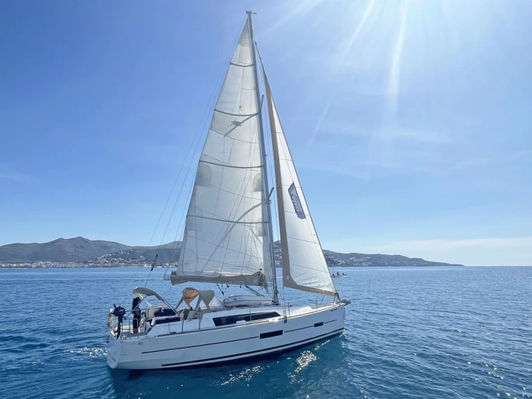 Noleggiare una Dufour Dufour 382 Grand Large a Roses