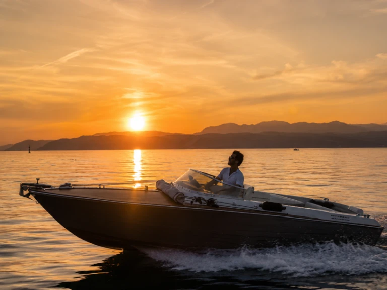 Noleggio Barca a motore a Sirmione – Ilver JUNIOR 22