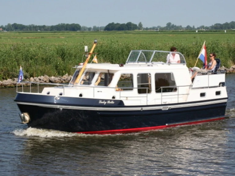 Noleggiare una hellingskip 935 a Gaastmeer