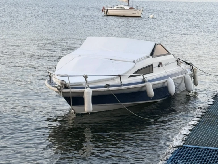 Noleggio Barca a motore A HELLAS con patente nautica
