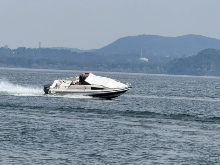 Noleggiare una A HELLAS Hermes  a Stresa