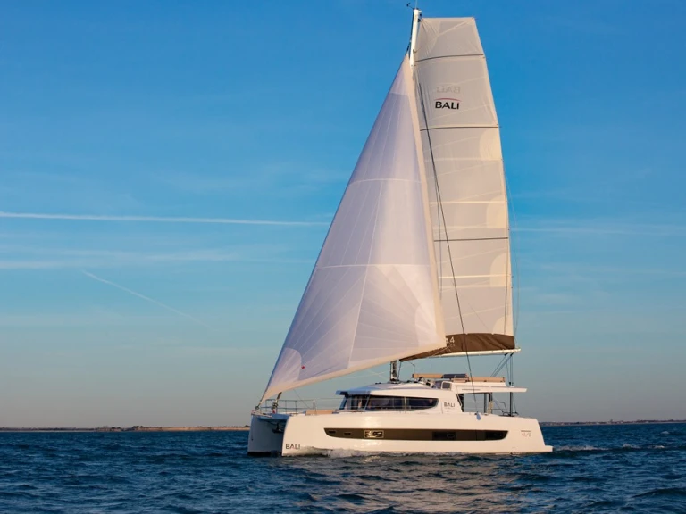 Noleggio Catamarano con o senza skipper Bali a Ibiza Town