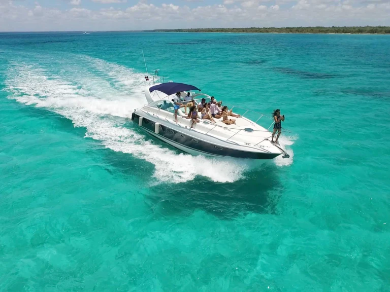 Noleggio Yacht di lusso Custom Made con patente nautica