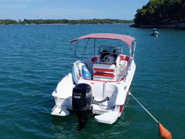 Noleggio Barca a motore tancredi con patente nautica