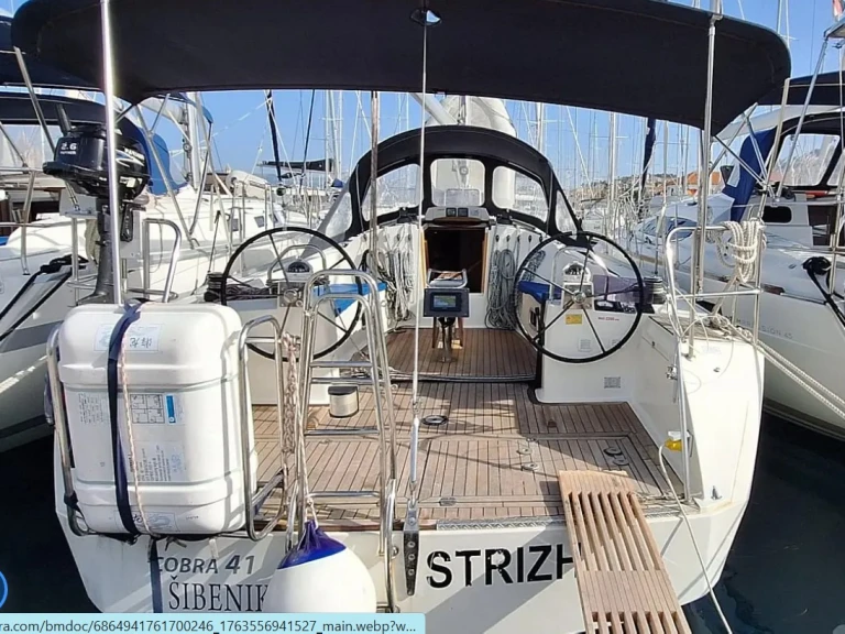Noleggiare una Cobra 411 a Trogir
