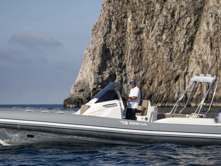 Noleggio barche Sorrento economico BREVA 800