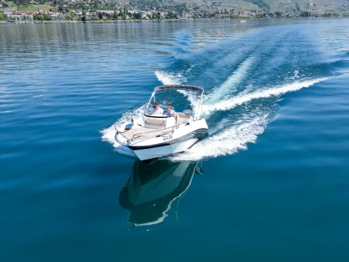 Noleggiare una Titanium 560 Open a Pully