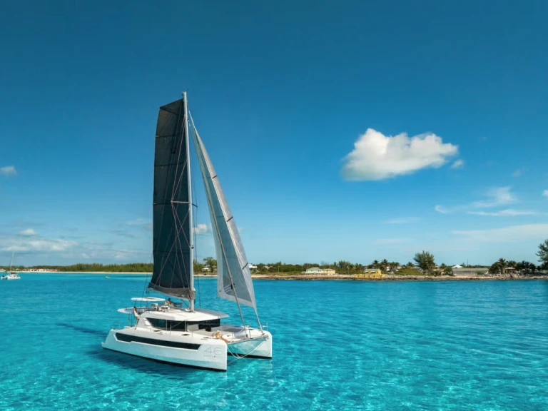 Noleggio Catamarano a Procida – Leopard Catamarans / Robertson & Caine Leopard 46 - 5 cab.