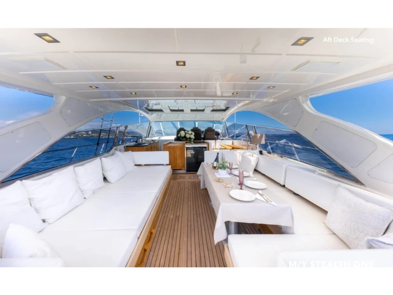Noleggio Yacht di lusso Overmarine S.p.a con patente nautica