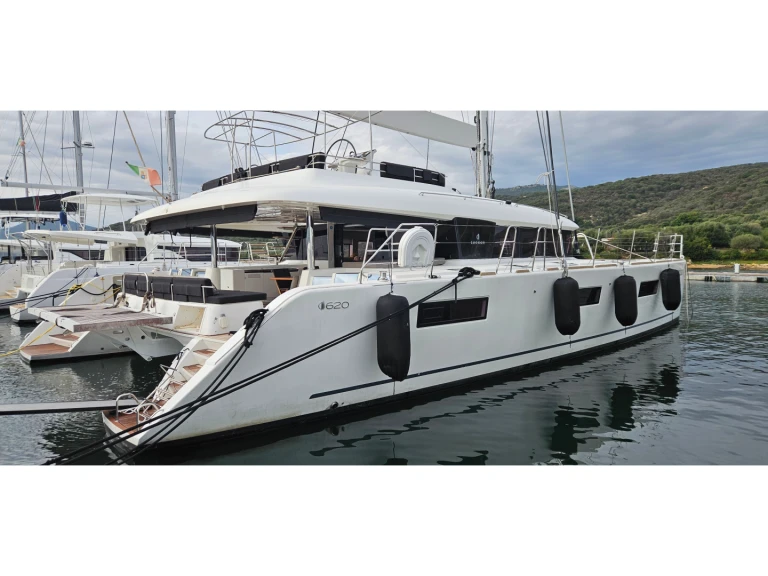 Catamarano a noleggio a Olbia al miglior prezzo