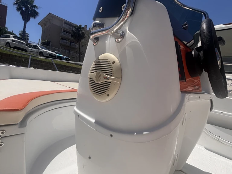 Noleggiare una Sans Permis Marino 500 a Port Fréjus
