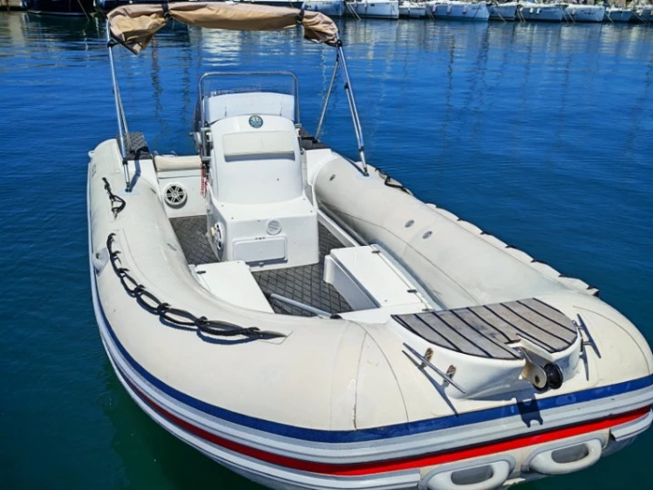 Noleggio Gommone con o senza skipper Mistral a Marina di San Foca
