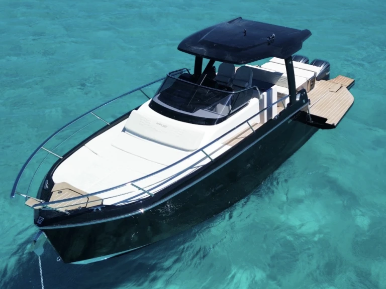 Noleggiare una Idea Marine Idea 100 a Porto Cervo
