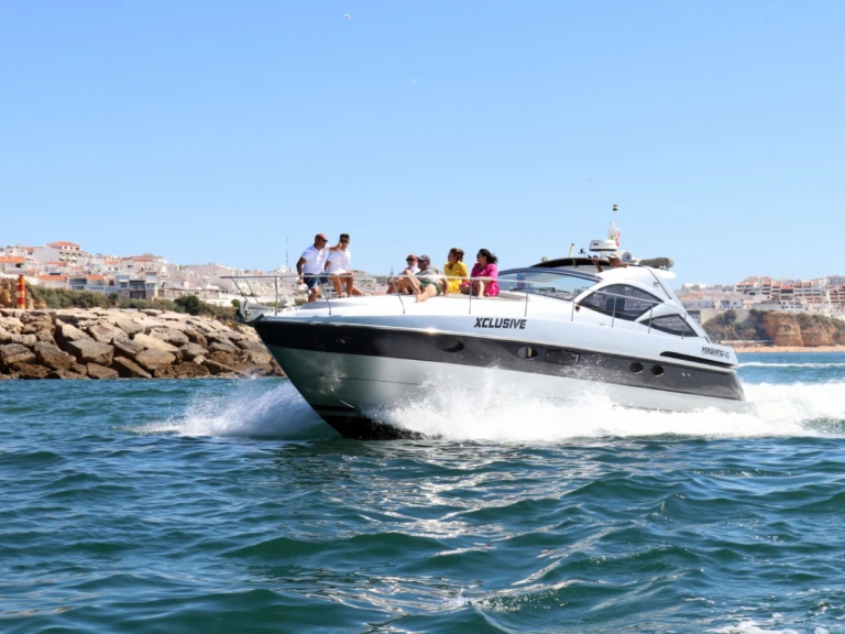Noleggio Yacht di lusso Pershing con patente nautica
