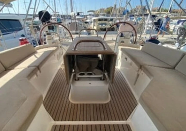 Noleggio Barca a vela Jeanneau con patente nautica