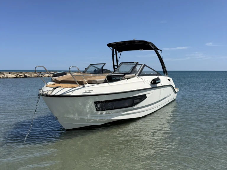 Barca a motore a noleggio a Port-Camargue al miglior prezzo