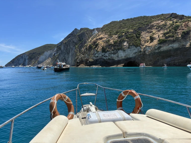 Noleggiare una Ghibli Bora Bora a Anzio