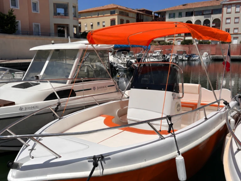 Sans Permis Marino 500 da affittare a  Port Fréjus