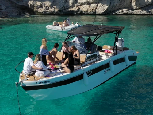 Barca a motore a noleggio a Santa Ponsa al miglior prezzo