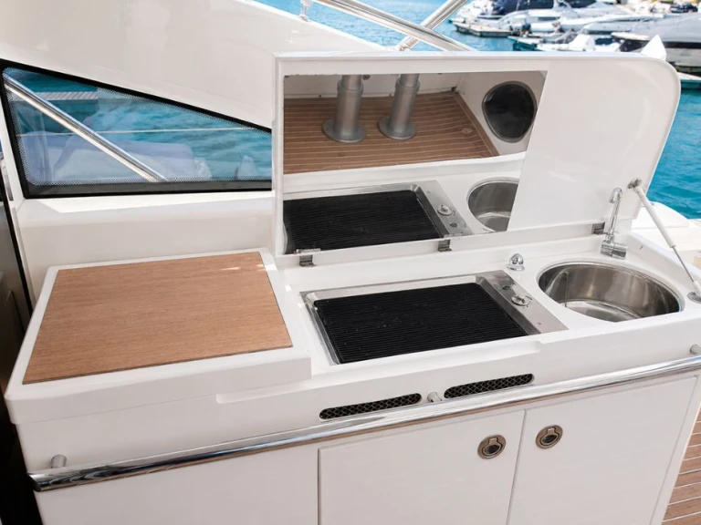 Noleggio Barca a motore Princess con patente nautica