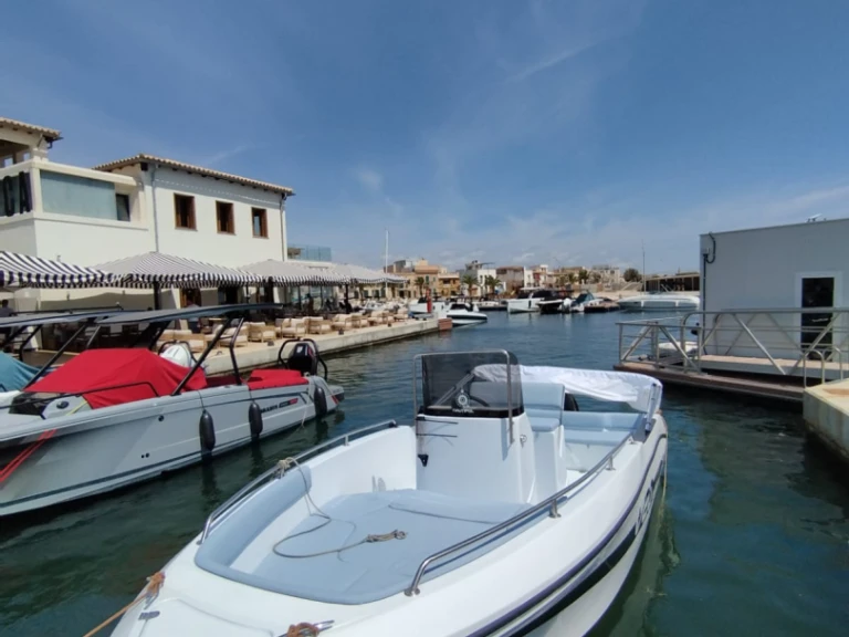 Noleggio Barca a motore Nautipol con patente nautica