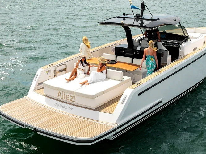 Noleggio Yacht di lusso Pardo Yachts con patente nautica